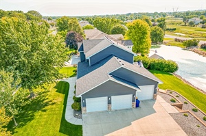 How Do Homeowners Know When a Roof Needs to Be Replaced?