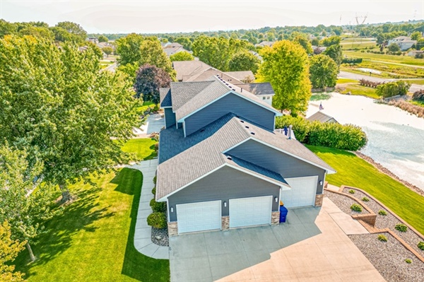 How Do Homeowners Know When a Roof Needs to Be Replaced?